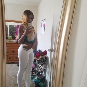 Meet your Posher, Alma